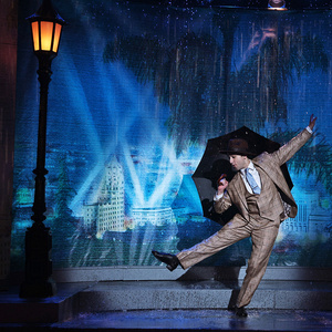 Review: SINGIN IN THE RAIN at Beef & Boards Dinner Theatre Photo