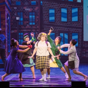 Review: HAIRSPRAY at Crown Theatre Photo