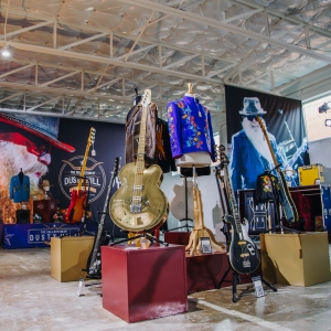 ZZ Top's Dusty Hill Three Day Auction Sells 100% Lots & Nets $3 Million at Julien's…