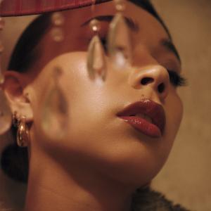 Photos: Saïna Releases New EP HOTEL 555 Photo