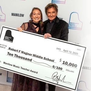 Barry Manilow Brings Back Manilow Music Teacher Award Ahead of 2026 Farewell Tour Photo