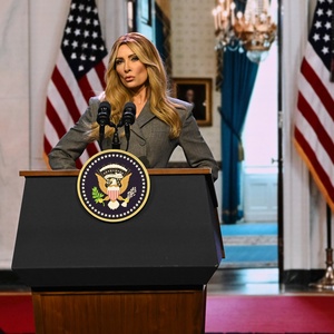 Video: Laura Benantis Melania Trump Returns to THE LATE SHOW Photo