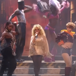 Video: Sabrina Carpenter Performs 'Tears' at 2025 VMAs Video