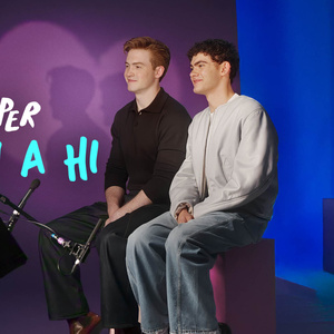 Netflix Releases HEARTSTOPPER Behind-the-Scenes Special Photo