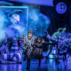 Photos: Amie Atkinson, David Fynn and More in BEETLEJUICE in the West End Photo