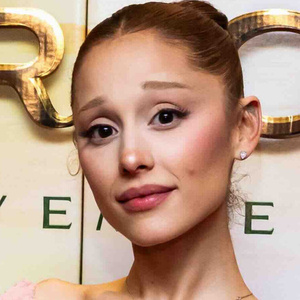 Tickets Sales to SUNDAY IN THE PARK With Ariana Grande & Jonathan Bailey Delayed Photo