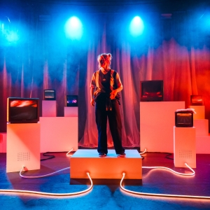 Review: DEAR ANNIE, I HATE YOU, Riverside Studios Photo
