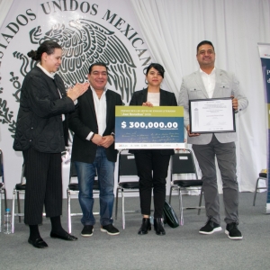 Recibe Leonarda Rivera Sosa El Premio Bellas Artes De Ensayo Literario José Revueltas