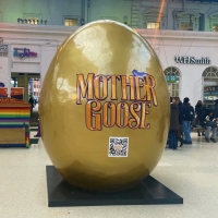 The Cast of MOTHER GOOSE Arrive at Theatre Royal Brighton