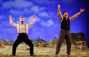 Review: STONES IN HIS POCKETS, Theatre Royal Brighton Image