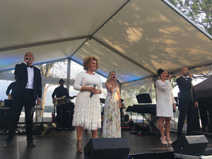 Review: FRÅN BROADWAY TILL DUVEMÅLA at Sund Nergården Image