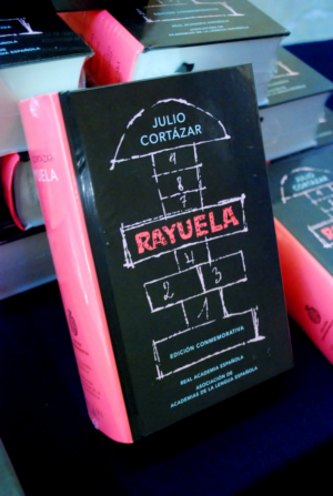 A 56 años de la aparición de Rayuela, de Julio Cortázar, se presenta la edición conmemorativa 
