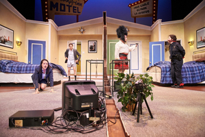 Review: UNNECESSARY FARCE Wins Slapstick Laughs at Milwaukee Chamber Theatre Image