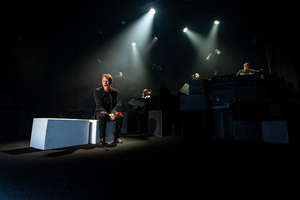 Review: TROEN OG INGEN at Teatret Svalegangen Image