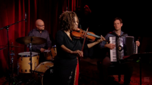 Penguin Rep to Present Jazz Violinist Regina Carter Image