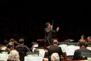 Andrés Orozco-Estrada Leads Houston Symphony in Choral Works by Mendelssohn and Mahler Image