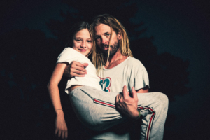 Taylor Hawkins & The Coattail Riders Release New Single 'Middle Child' Featuring Dave Grohl Image