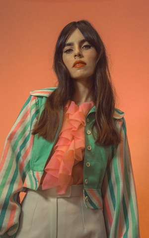 Hazel English Returns With New Song 'Shaking' Image