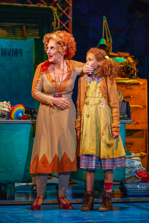 Review: ANNIE, New Wimbledon Theatre 