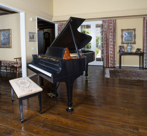 Mrs. Nancy Sinatra Sr. and Frank Sinatra's Grand Piano Head to Julien's Auctions 