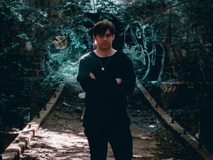 Tim Barr (Silverbird) Shares 'Crimson Kid', Debut LP 'Sign Of The Good Times' Out Jan 31 Image