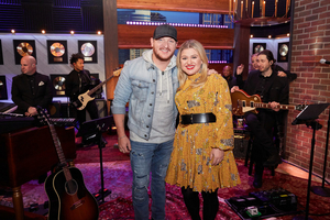 Kaleb Lee Performed 'Nothin on You' on THE KELLY CLARKSON SHOW 