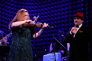 Review: Ana Gasteyer Brings Holiday Hilarity To Joe's Pub With Two Essential Ingredients, SUGAR & BOOZE 