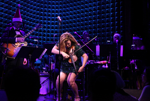 Review: Ana Gasteyer Brings Holiday Hilarity To Joe's Pub With Two Essential Ingredients, SUGAR & BOOZE  Image