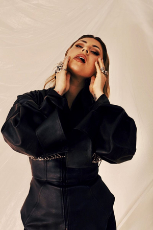 Empara Mi Announces Mini-Album SUITCASE FULL OF SINS Image