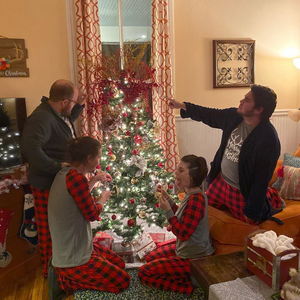 Review: Firecracker Productions' ALL THROUGH THE HOUSE Is Not the 'Night Before Christmas' You Expect Image