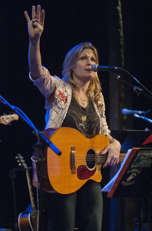 FIRESIDE SESSIONS WITH NANCY ATLAS AND FRIENDS Returns to Bay Street Theater in January Image