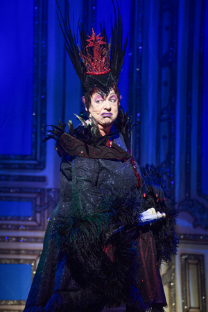 Review: SNOW WHITE AND THE SEVEN DWARFS, Richmond Theatre Image
