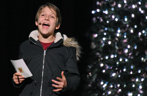 Review: LOVE ACTUALLY LIVE Dazzles Audiences with Original Film Clips Immersed in an Entertaining Jukebox Musical Image