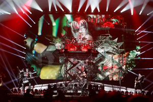 Yoshiki Joins KISS For Surprise Performances At Tokyo Dome In Tokyo And Kyocera Dome In Osaka  Image