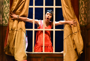 Interview: Ellie Morris Talks THE PLAY THAT GOES WRONG at The Duchess Theatre Image