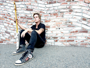 Bray & the Dens to Release New Album STINGRAY Image