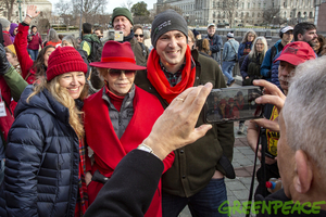 Jane Fonda & Greenpeace Bring Fire Drill Fridays to Los Angeles Image