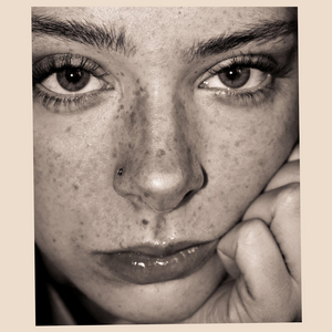 Holly Humberstone Reveals Debut Single 'Deep End' Image