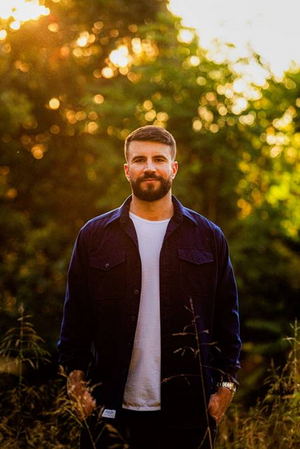 Sam Hunt Unveils New Song 'Hard To Forget' 