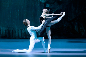 Review: SWAN LAKE, Bolshoi Ballet in Cinema 