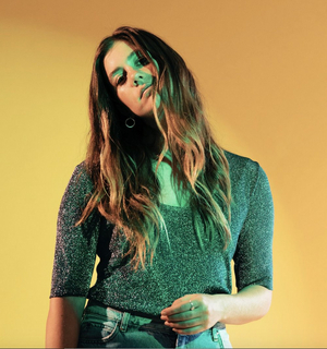 Laura Dreyfuss Releases New Single 'Sidelines' Image