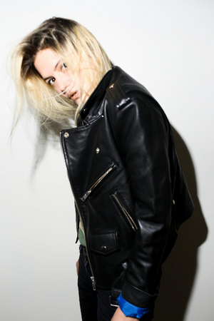 Alison Mosshart Releases Solo Debut Single 'Rise' with Self-Made Video Image