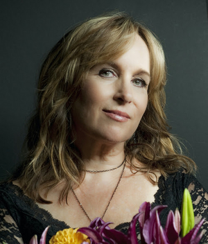 Gretchen Peters Shares 'Wish I Was' Image