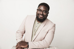 Lil Rel Howery to Host NBC's Tiny New Game Show SMALL FORTUNE Image