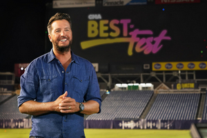 Luke Bryan Hosts CMA BEST OF FEST Tonight Image