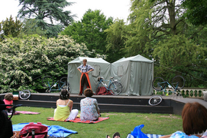 The Royal Shakespeare Company Launches Outdoor Performance Series in Dell Gardens This Weekend Image