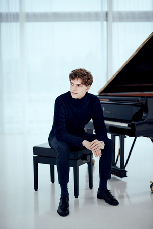 Pianist Jan Lisiecki Performs Virtual Program of Beethoven, Mendelssohn and Chopin Image