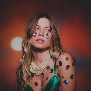 Anabel Englund Drops New Single 'Picture Us' Image