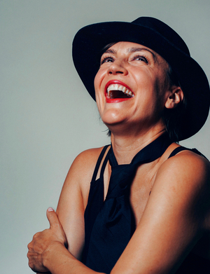 Interview: Lesley Fera on Creating the PRETTY LITTLE WINE MOMS Podcast Image
