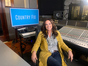 Alecia Nugent Kicks Off Two-Week Guest Host Run On COUNTRY FIX Today  Image